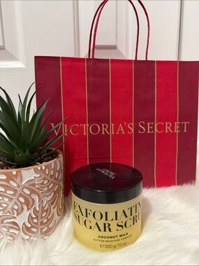 🆕 VS Victoria’s Secret Exfoliating sugar body scrub COCONUT MILK